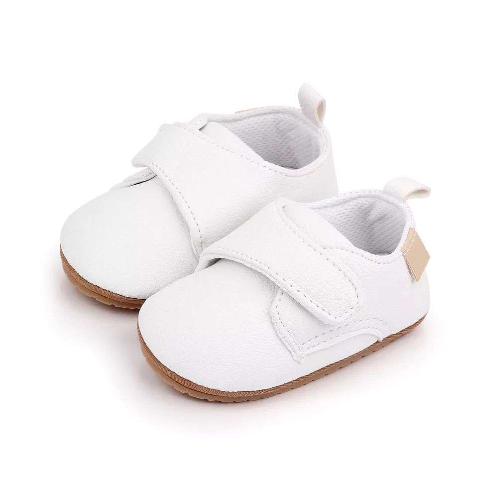 Zapatos blancos bebe