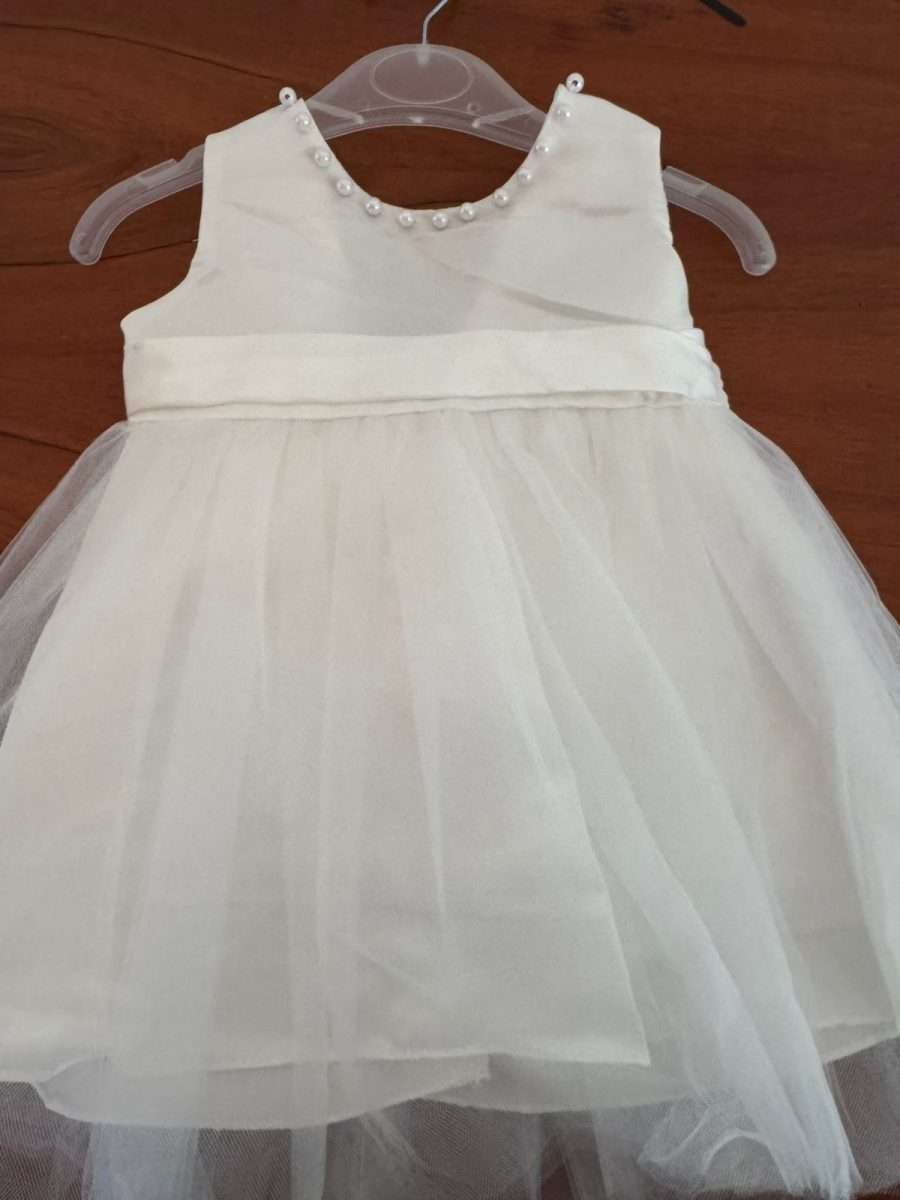 Vestido blanco con perlas
