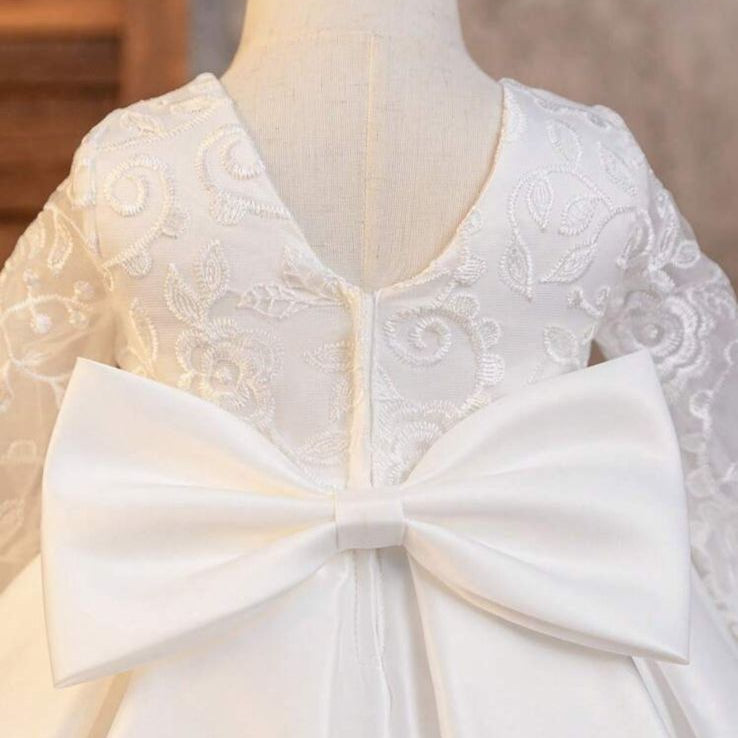 Detalle del vestido de bautizo Lorena