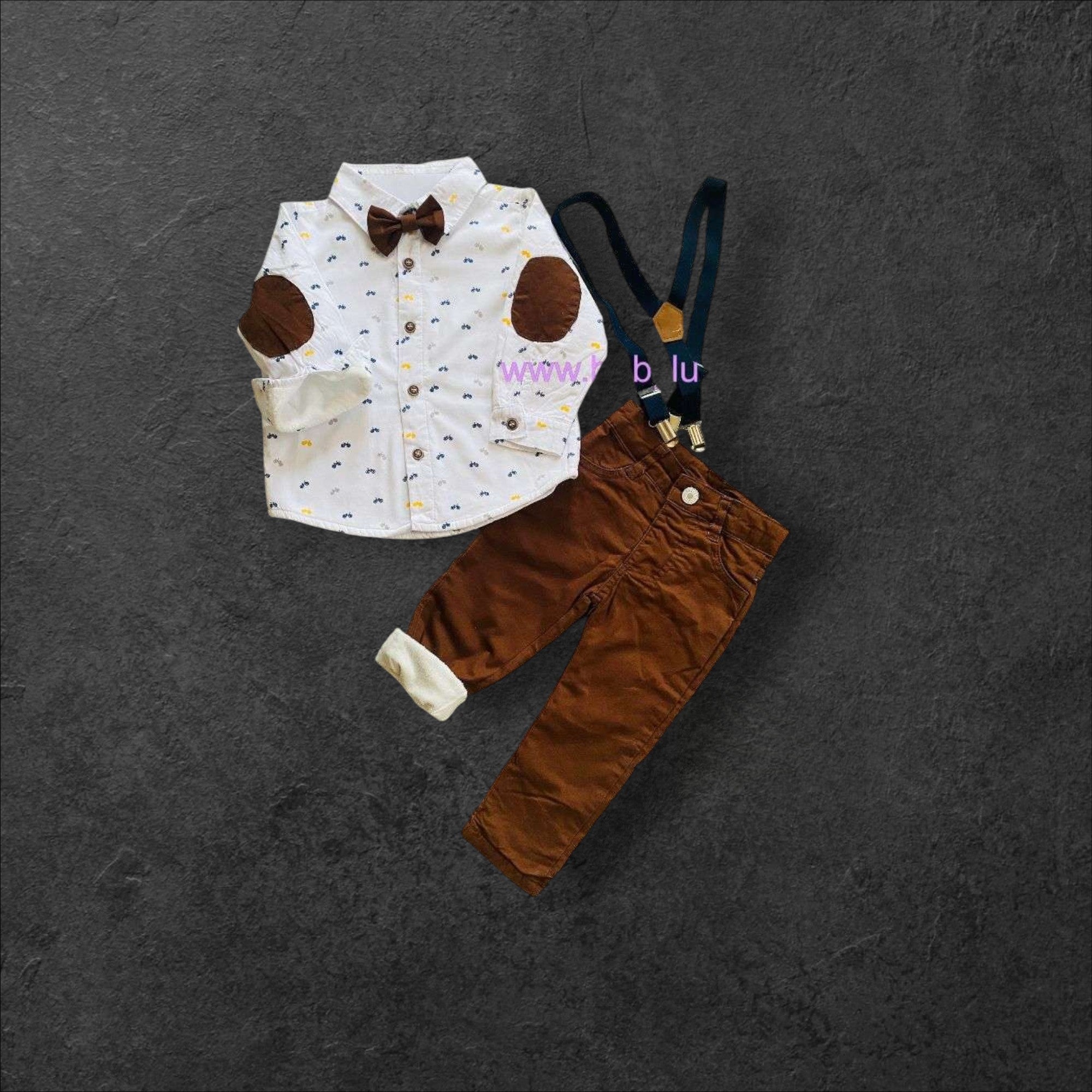 Conjunto formal Baby Lu para bebé con camisa estampada, pantalón café, humita y suspensores para invierno