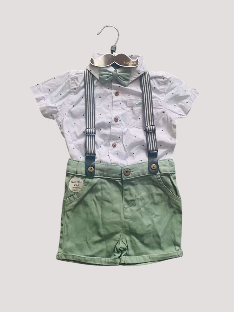 Conjunto formal Baby Lu para bebé con camisa blanca estampada, short verde, humita y suspensores a rayas.